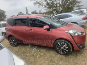 Toyota Sienta 2018 Maroon
