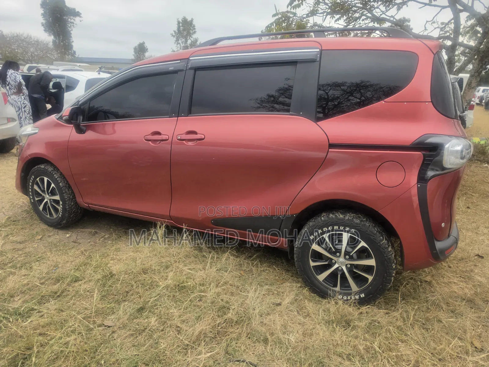 Toyota Sienta 2018 Maroon