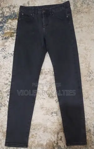 Classic Black Slim-Fit Denim Jeans - Size 29