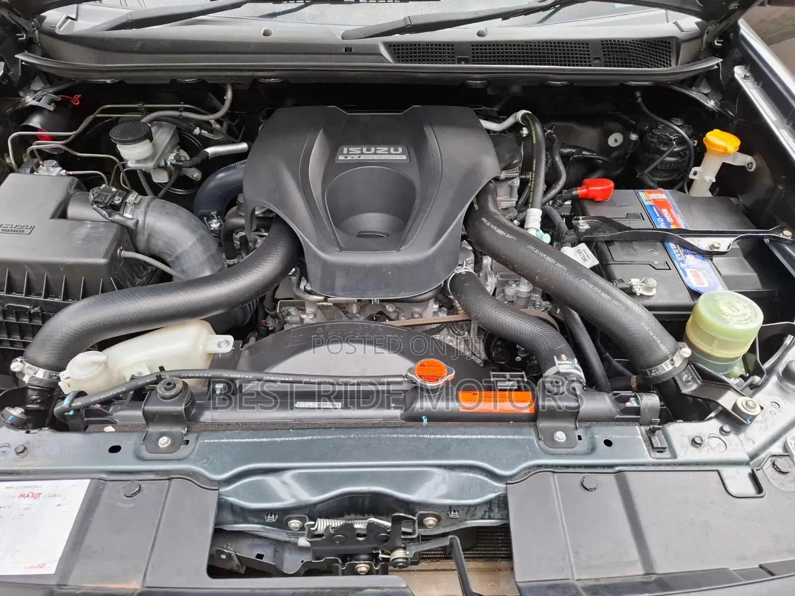 Isuzu D-MAX 2023 Gray