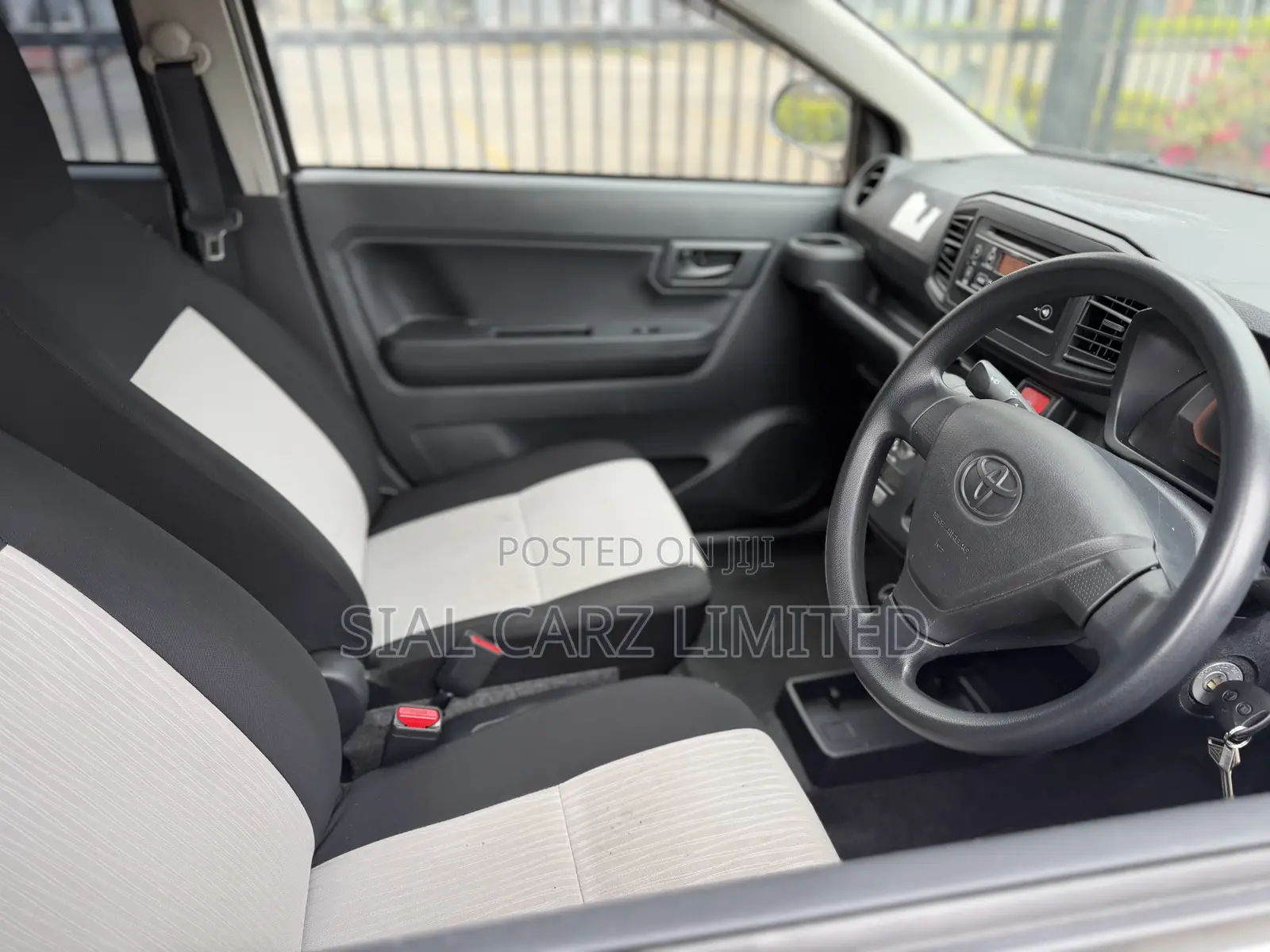 Toyota Pixis Epoch 660 FWD 2019 White