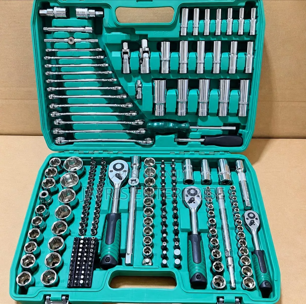 216-Piece Professional Mechanic's Socket Wrench and Hand Tool Set
