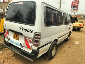 Toyota HiAce 2004 White