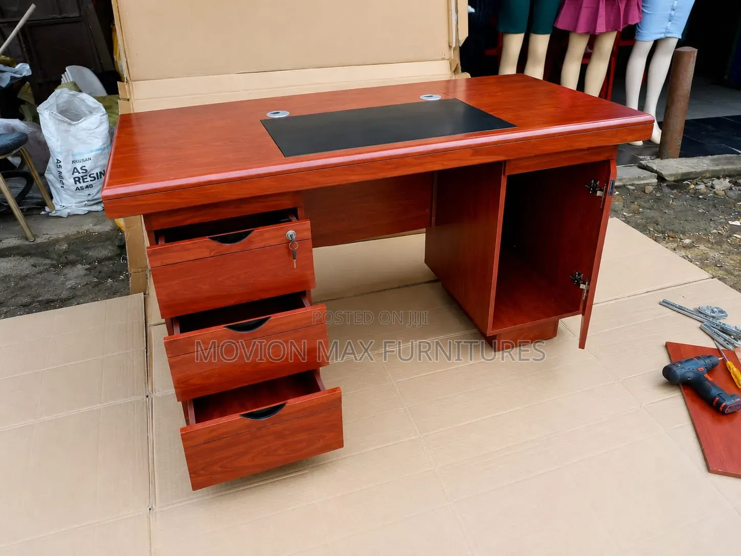 Office Desktop Executive Desk With Pedestal Keys