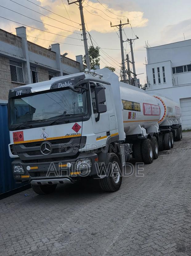 Actros 3348 Original With a Tanker Pulling - thumbnail 6