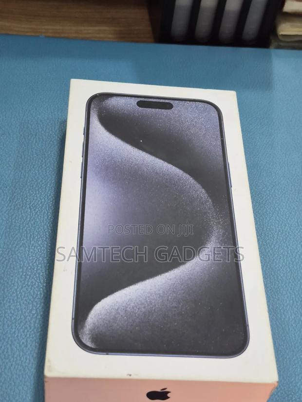 Apple iPhone 15 Pro Max 256 GB Black - thumbnail 2