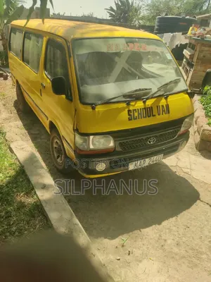 Toyota HiAce 2011 Yellow