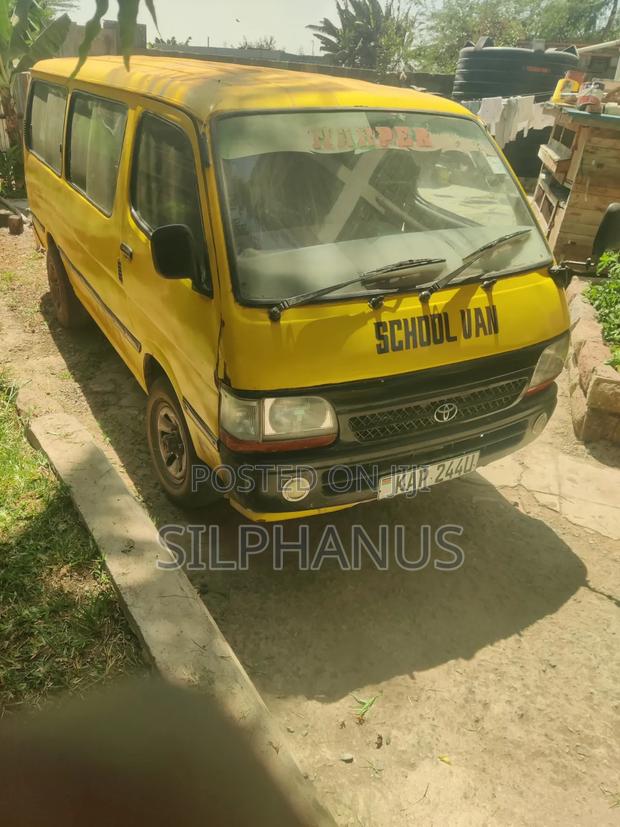 Toyota HiAce 2011 Yellow