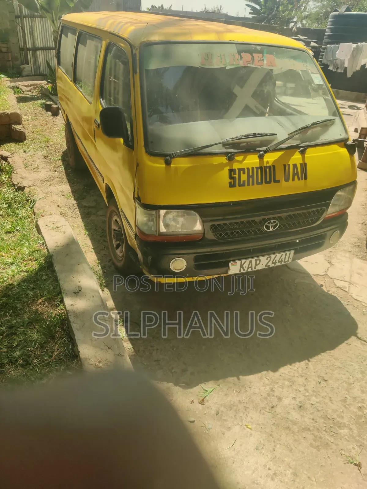 Toyota HiAce 2011 Yellow