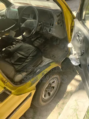 Toyota HiAce 2011 Yellow
