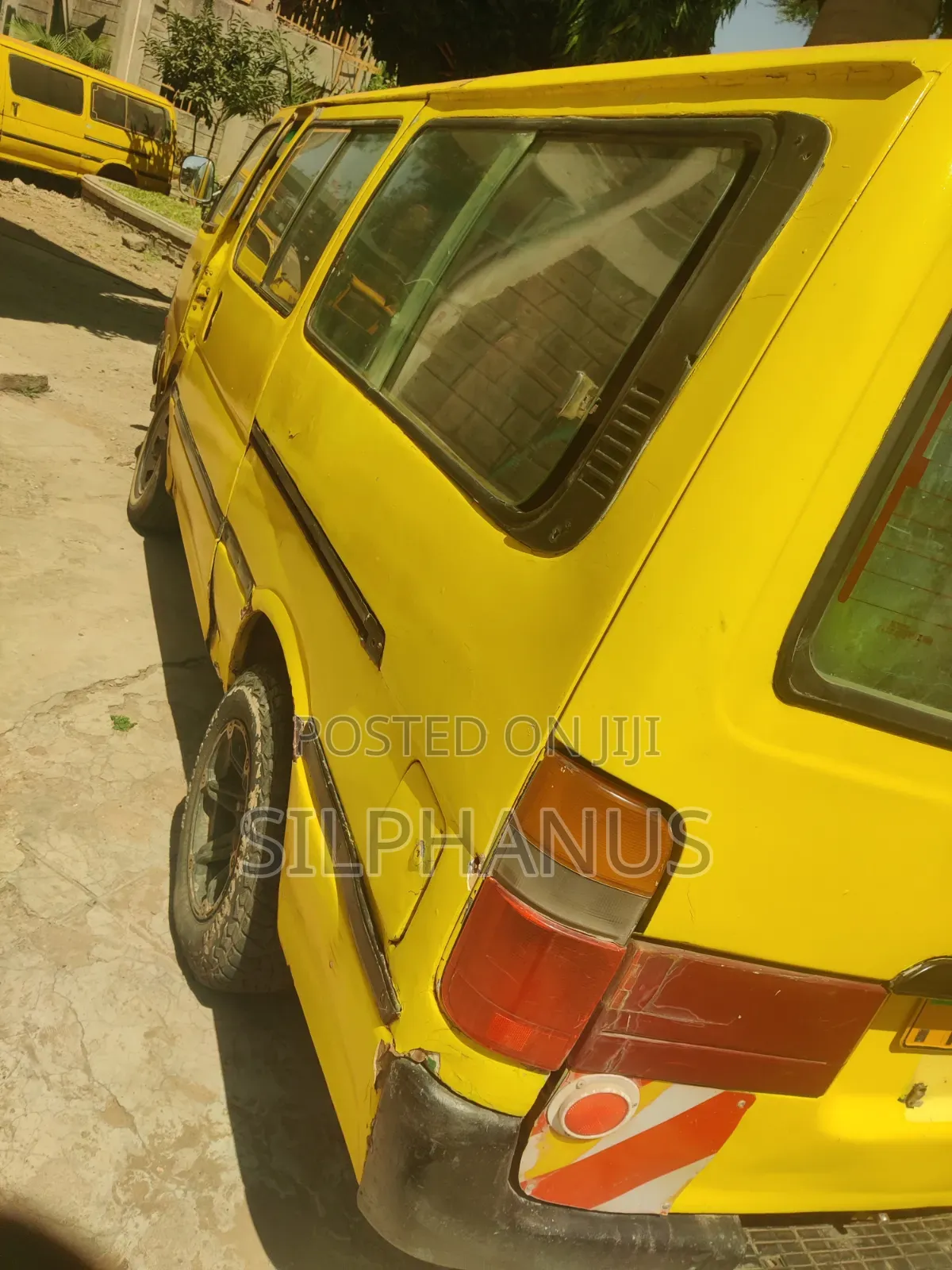 Toyota HiAce 2011 Yellow