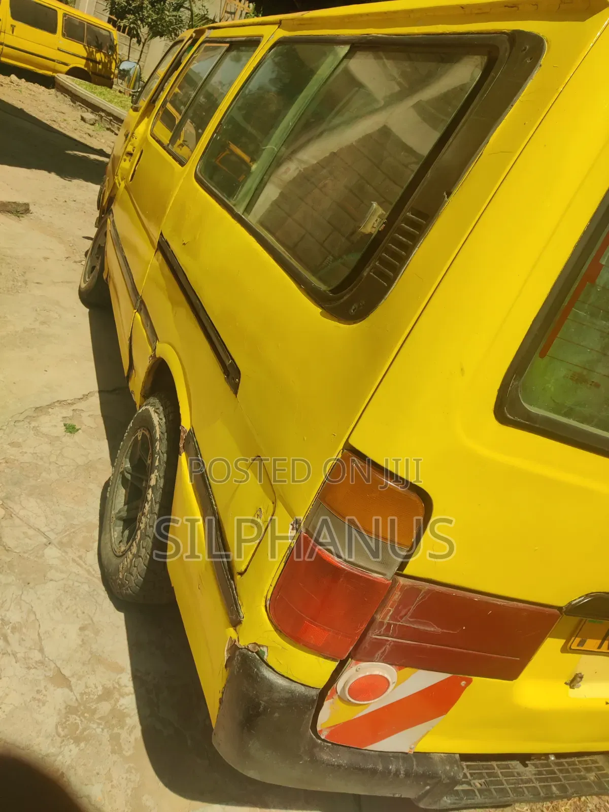 Toyota HiAce 2011 Yellow