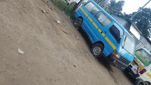 Toyota HiAce 2005 Blue