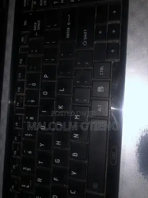 Laptop Toshiba Satellite L500 8GB Intel Core i3 HDD 500GB
