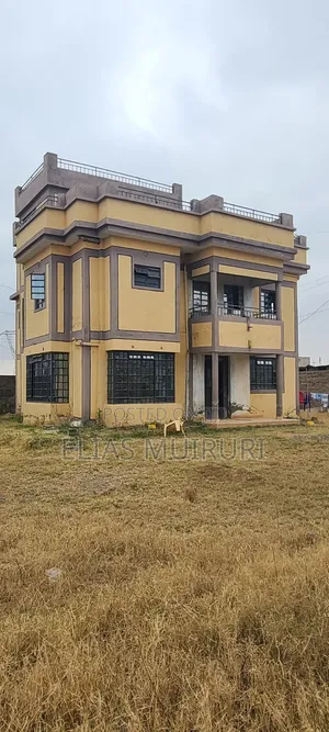 5bdrm Maisonette in Near Petunia School, Junction/Benedicta for rent