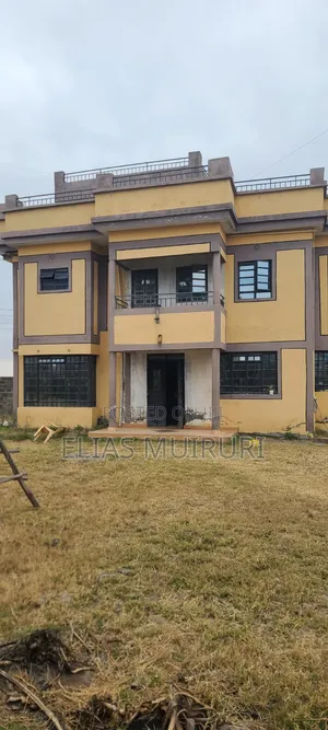 5bdrm Maisonette in Near Petunia School, Junction/Benedicta for rent