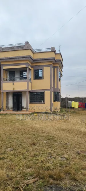 5bdrm Maisonette in Near Petunia School, Junction/Benedicta for rent