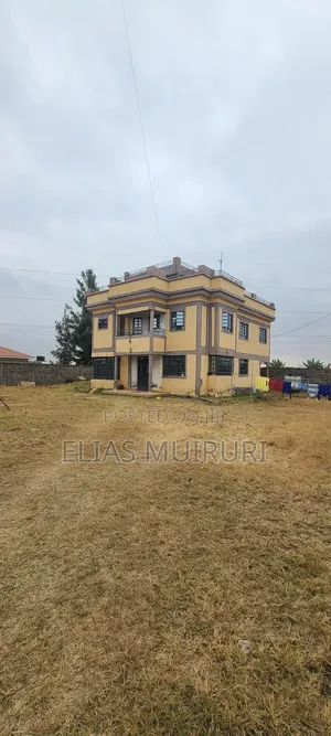 5bdrm Maisonette in Near Petunia School, Junction/Benedicta for rent