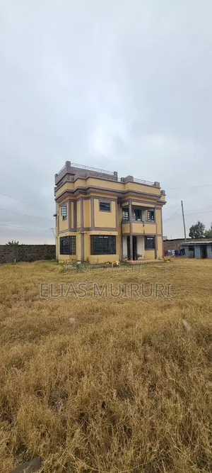 5bdrm Maisonette in Near Petunia School, Junction/Benedicta for rent