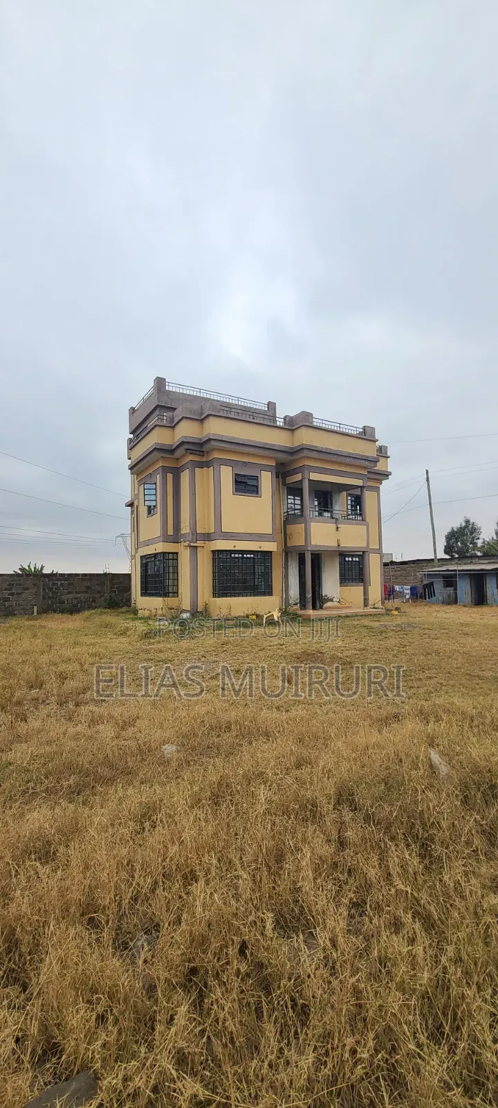 5bdrm Maisonette in Near Petunia School, Junction/Benedicta for rent