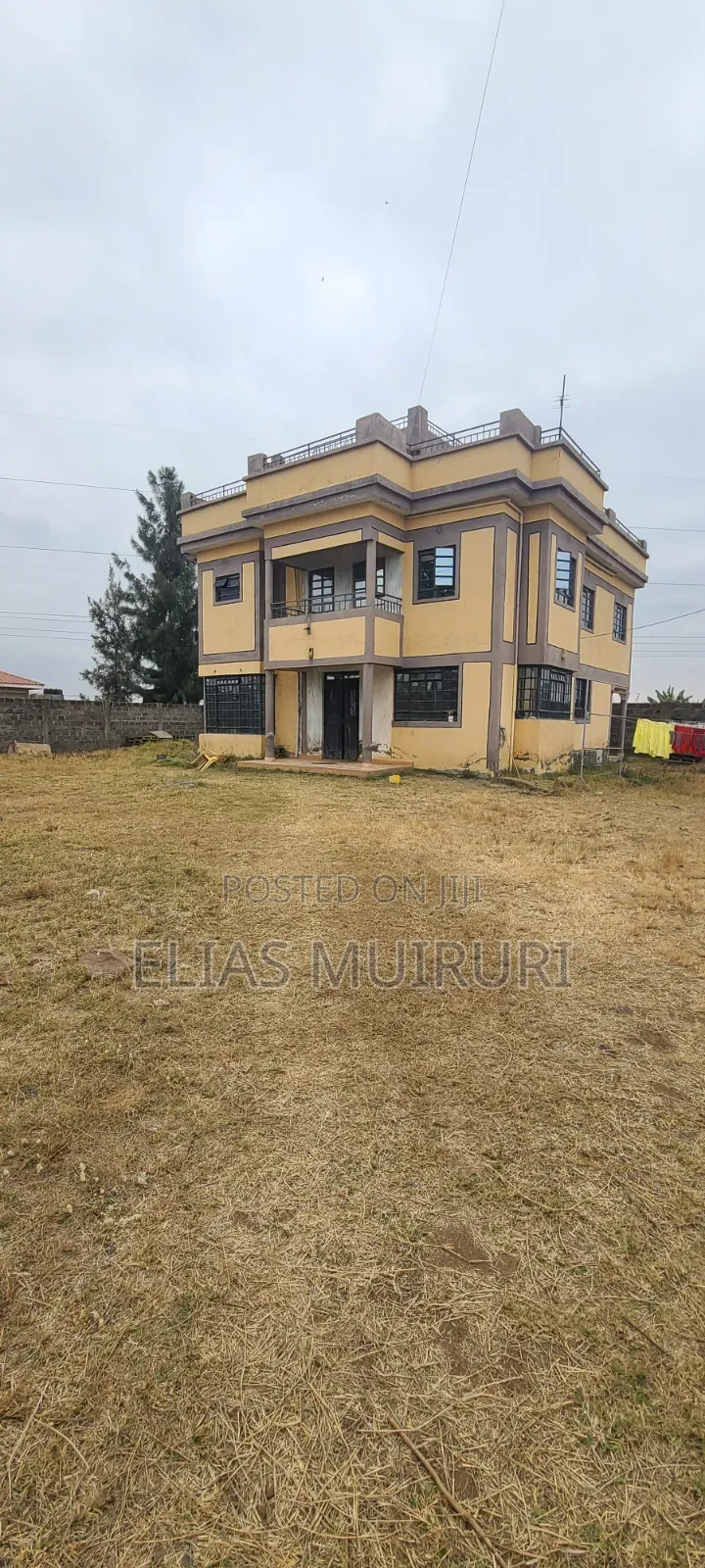 5bdrm Maisonette in Near Petunia School, Junction/Benedicta for rent