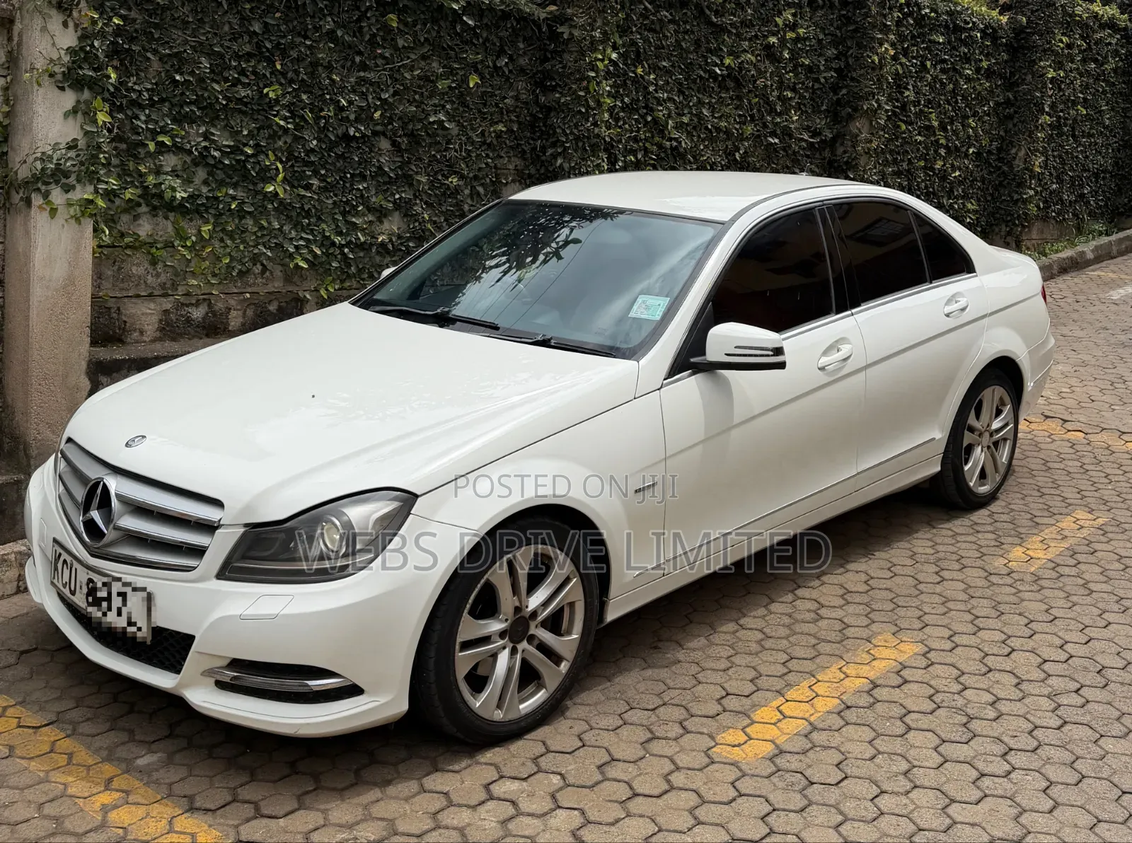 Mercedes-Benz C200 2011 White