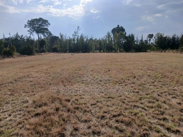 2 Acreas Nanyuki Nyeri Higway