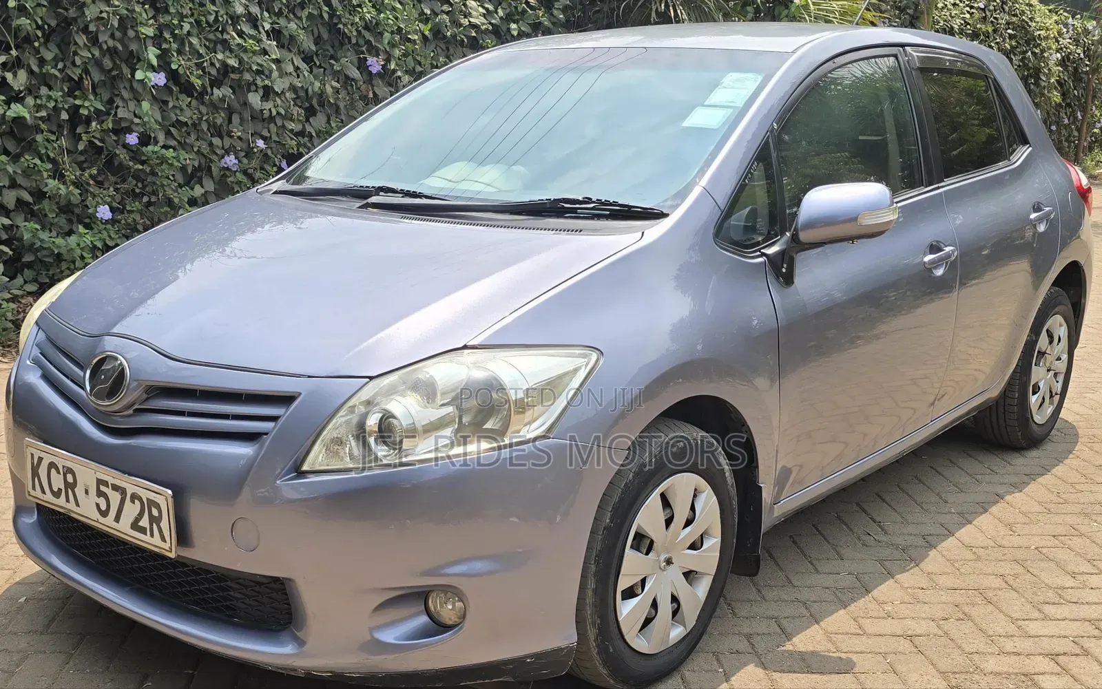 Toyota Auris 2011 Silver