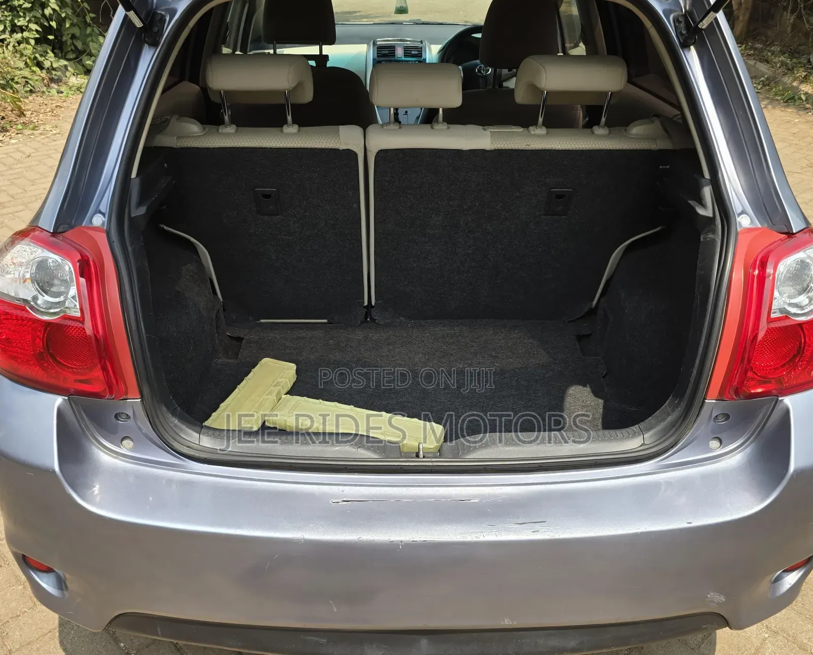 Toyota Auris 2011 Silver