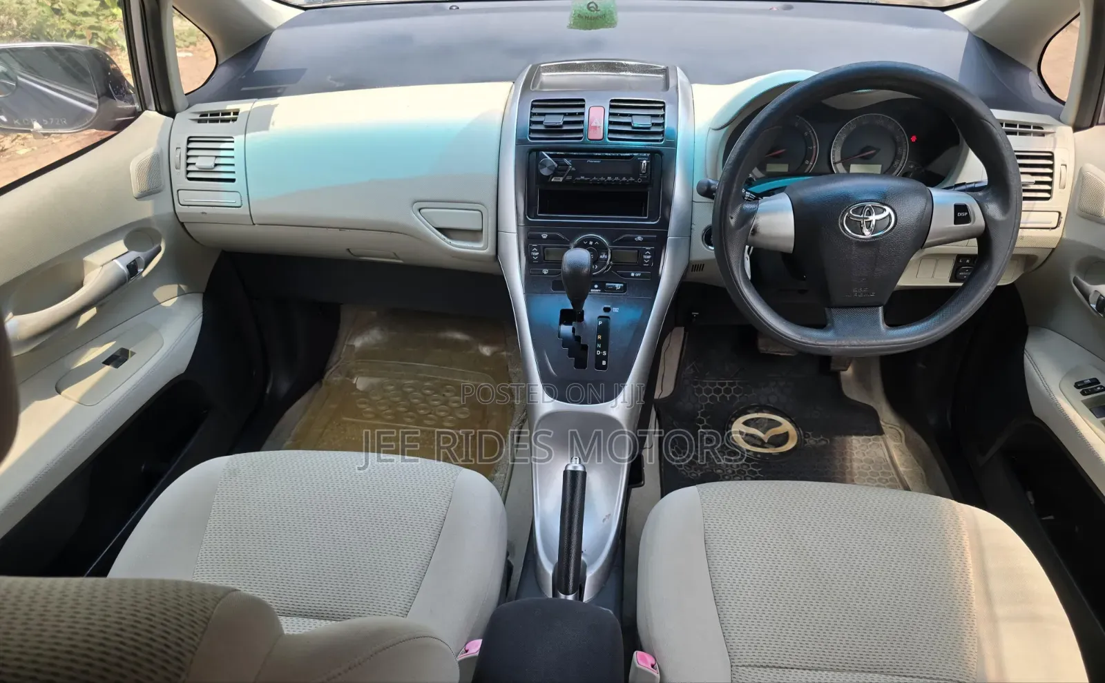 Toyota Auris 2011 Silver