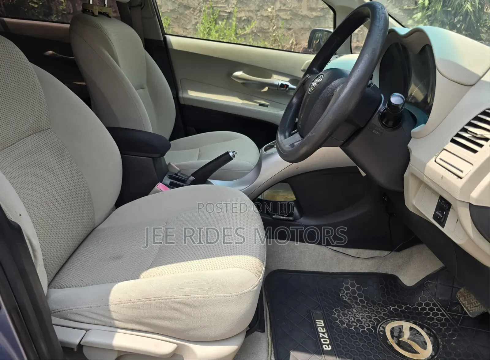 Toyota Auris 2011 Silver