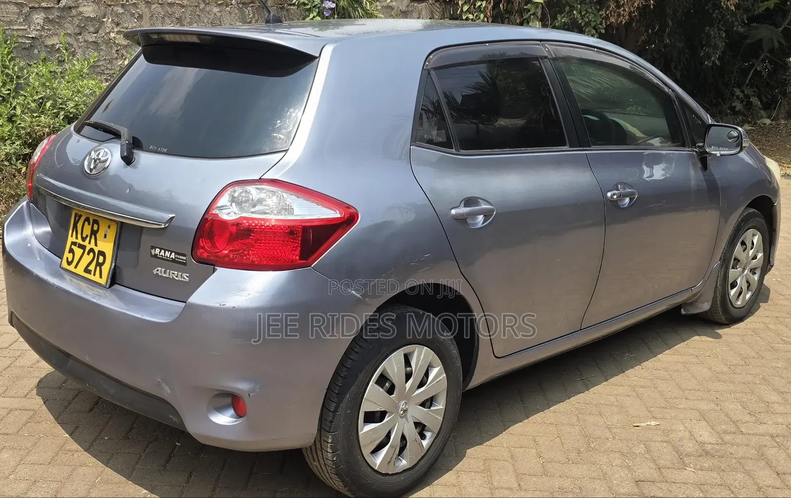 Toyota Auris 2011 Silver