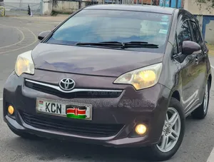 Toyota Ractis 2010 Maroon