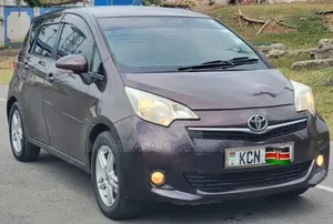 Toyota Ractis 2010 Maroon