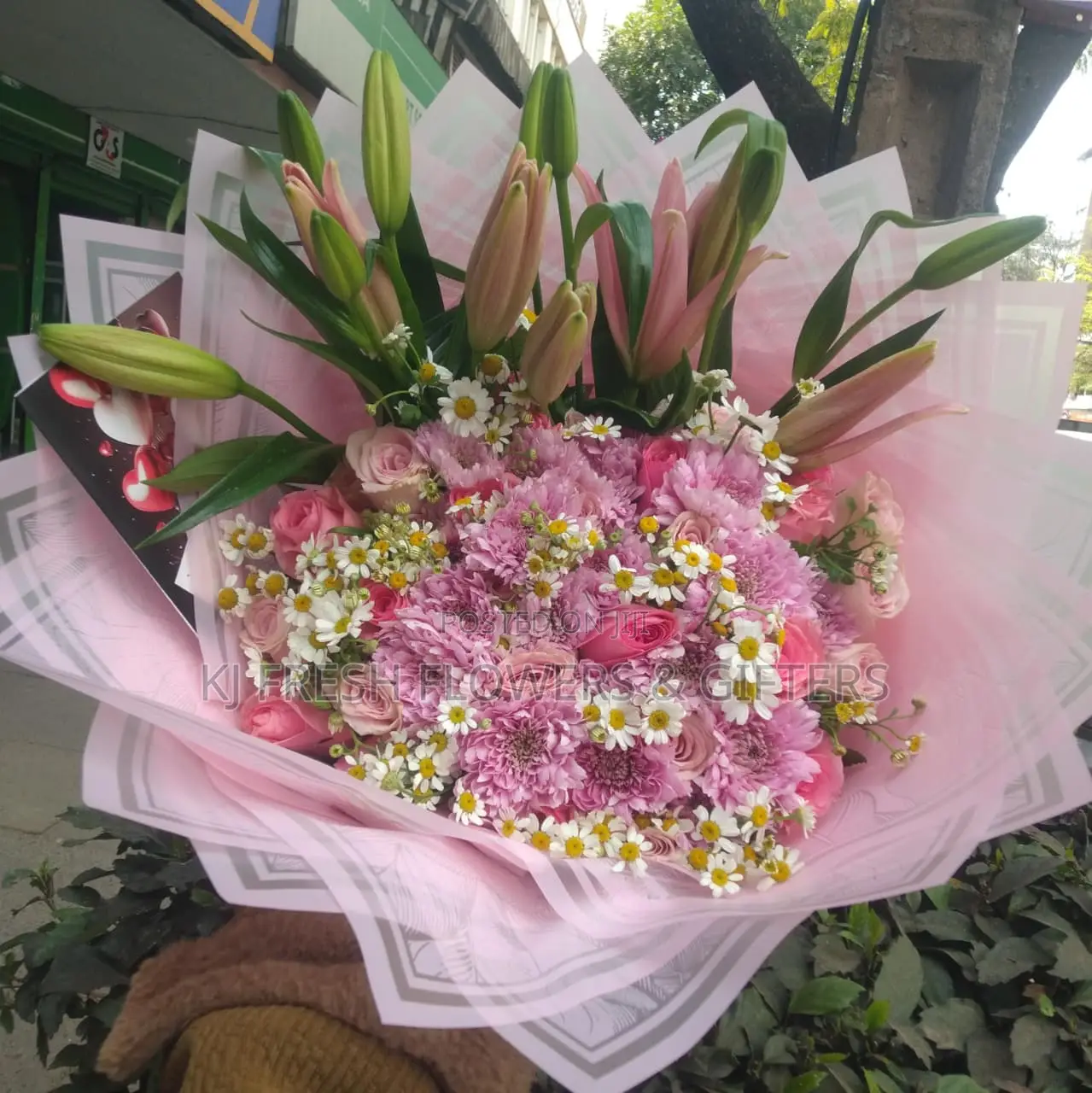 Anniversary Flowers Nairobi – Romantic Bouquet With Lilies Delivery