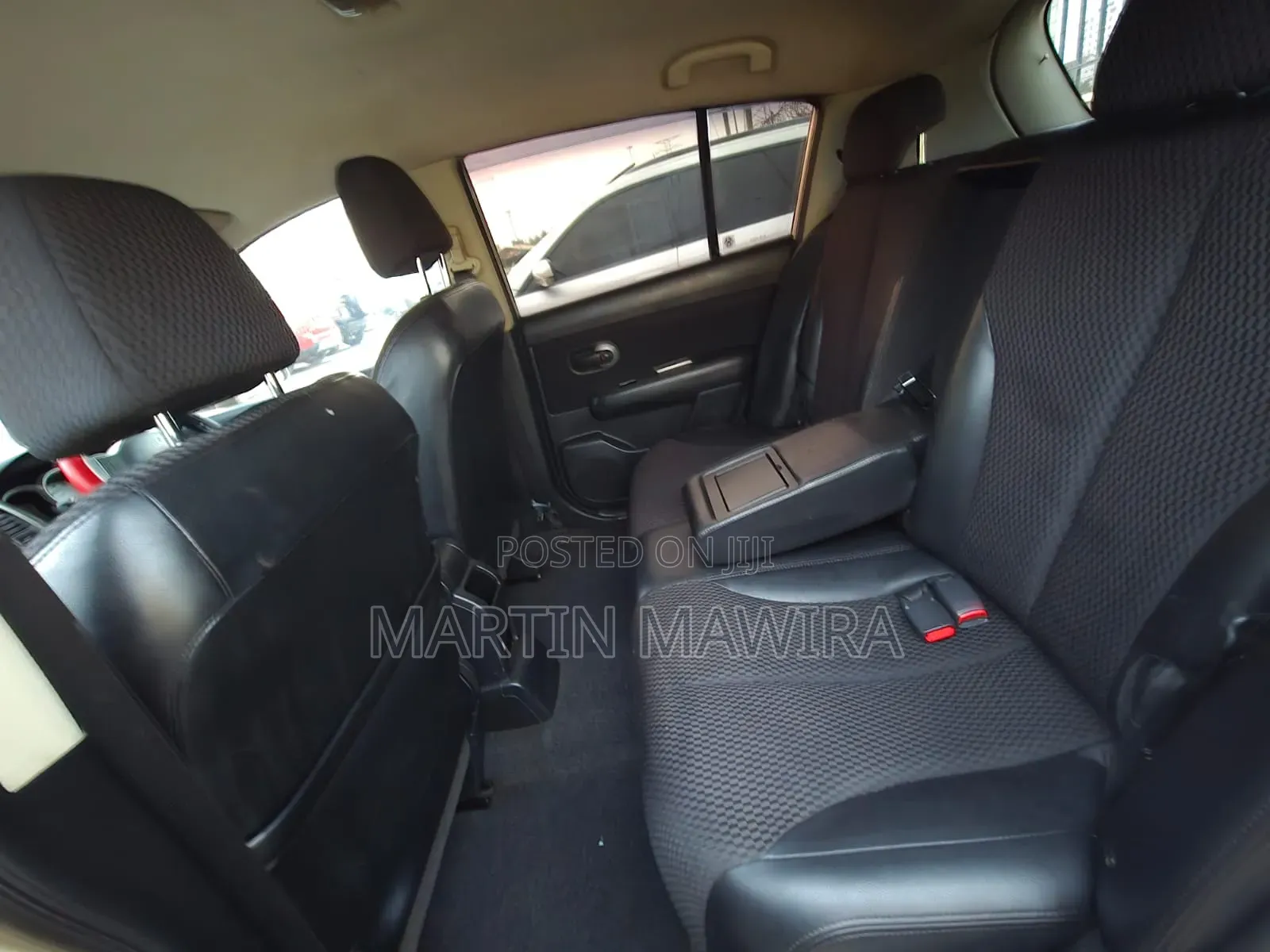 Nissan Tiida 2010 Gold