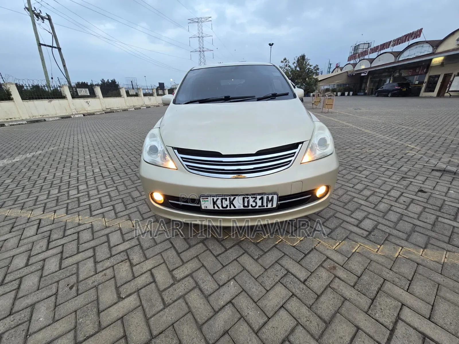 Nissan Tiida 2010 Gold