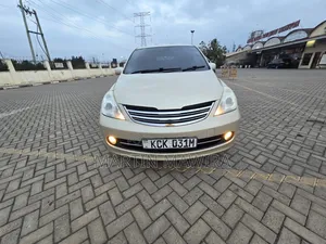 Nissan Tiida 2010 Gold