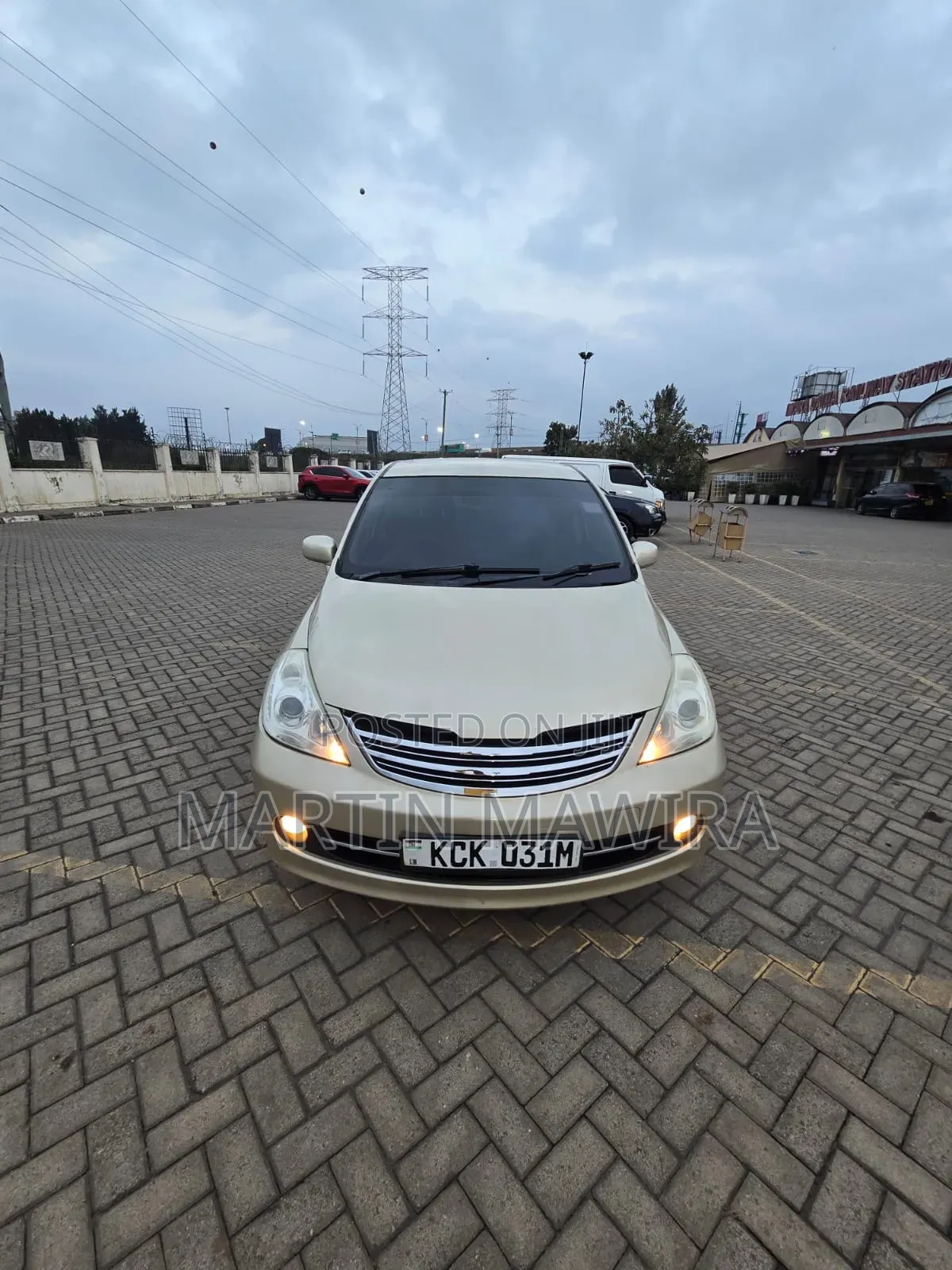 Nissan Tiida 2010 Gold