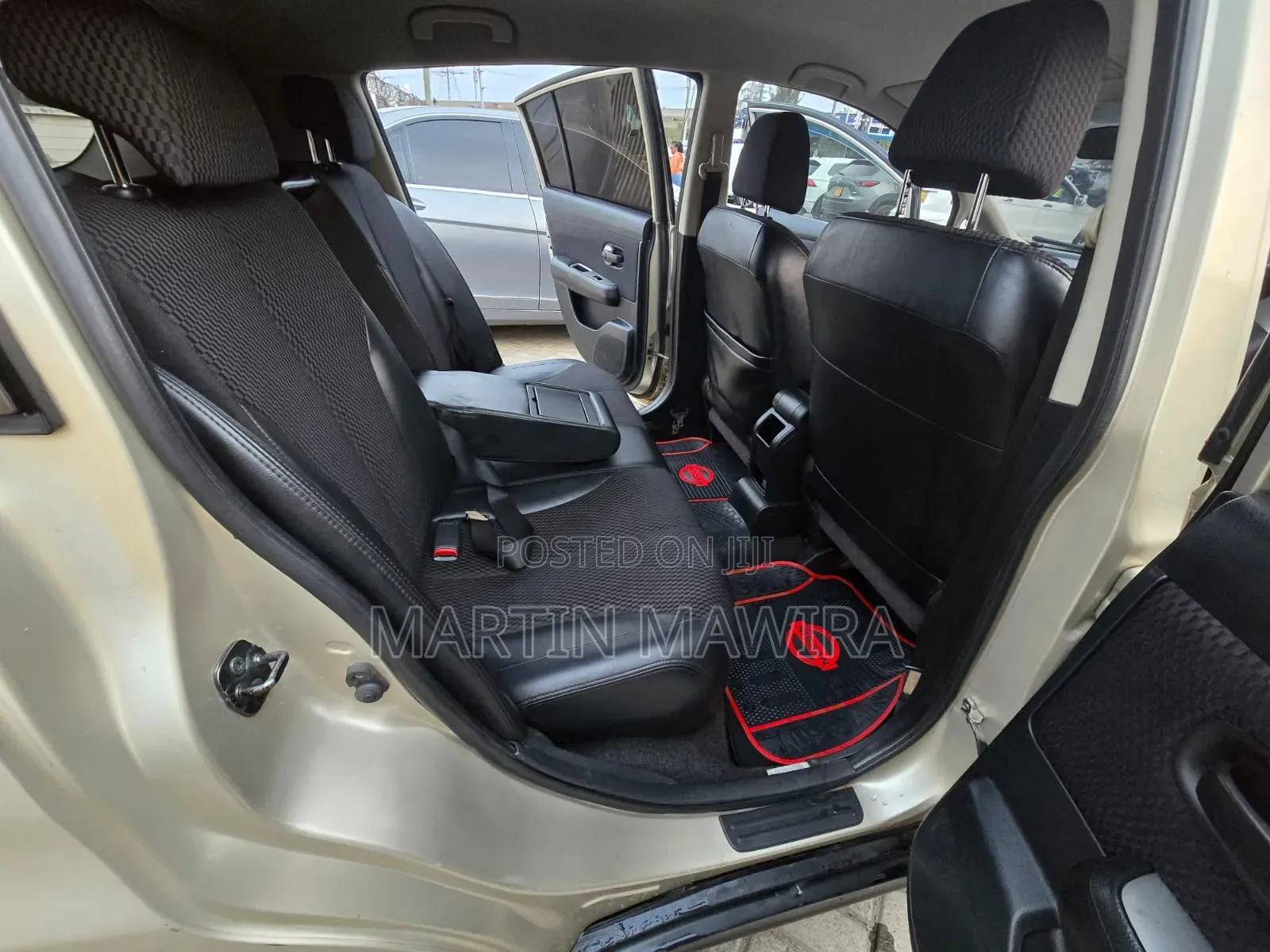 Nissan Tiida 2010 Gold