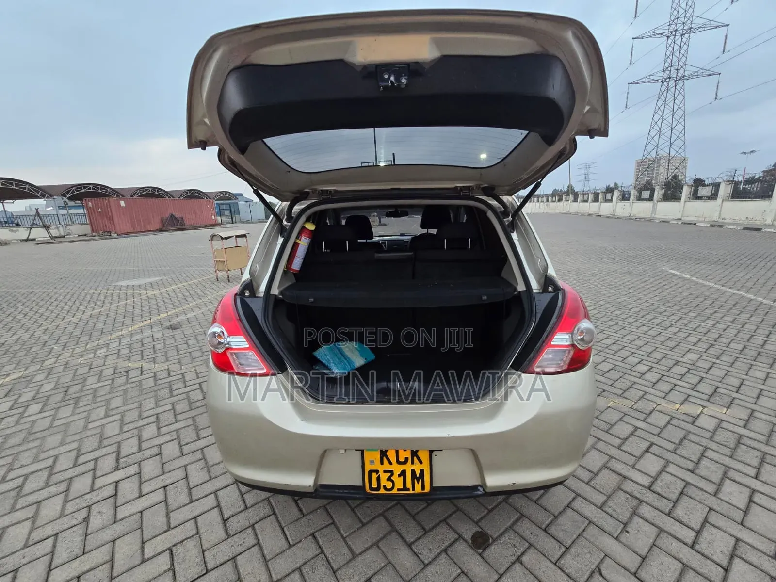 Nissan Tiida 2010 Gold