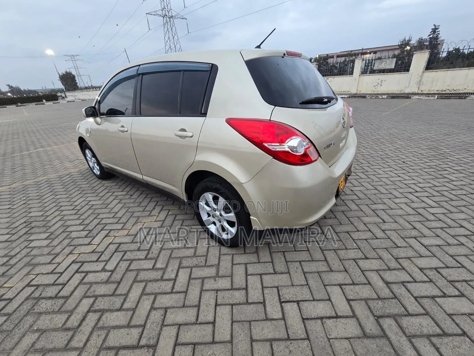 Nissan Tiida 2010 Gold