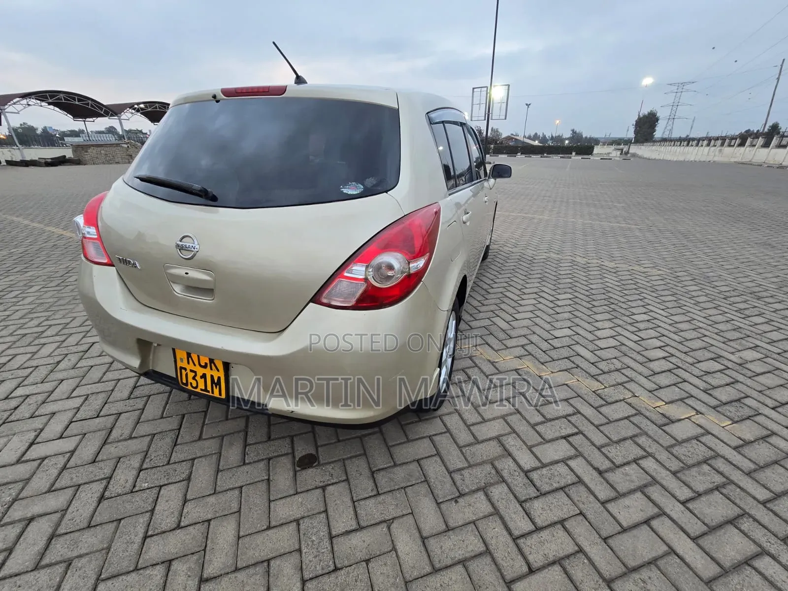 Nissan Tiida 2010 Gold