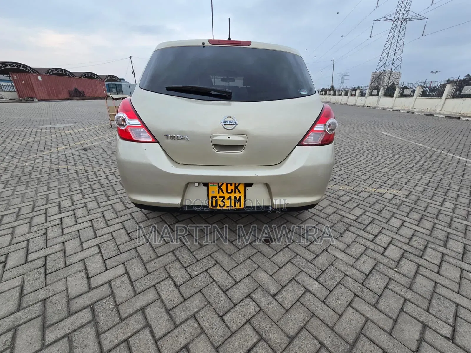 Nissan Tiida 2010 Gold