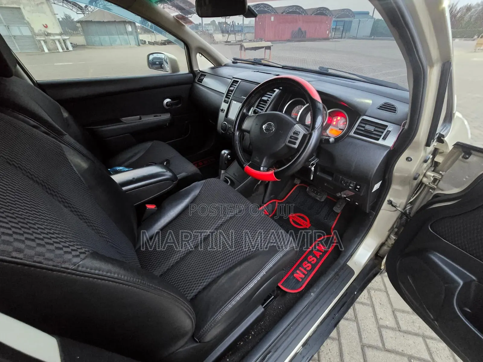 Nissan Tiida 2010 Gold