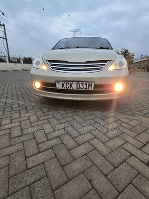 Nissan Tiida 2010 Gold