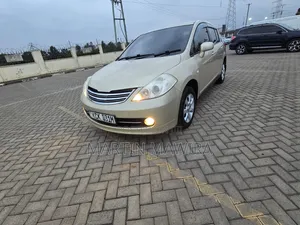 Nissan Tiida 2010 Gold