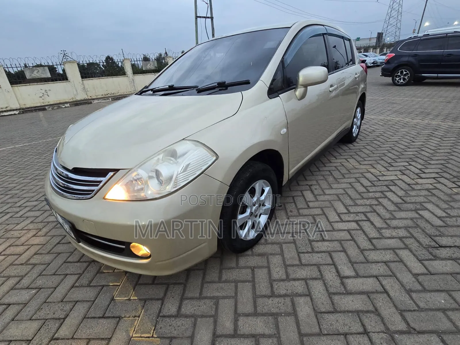 Nissan Tiida 2010 Gold