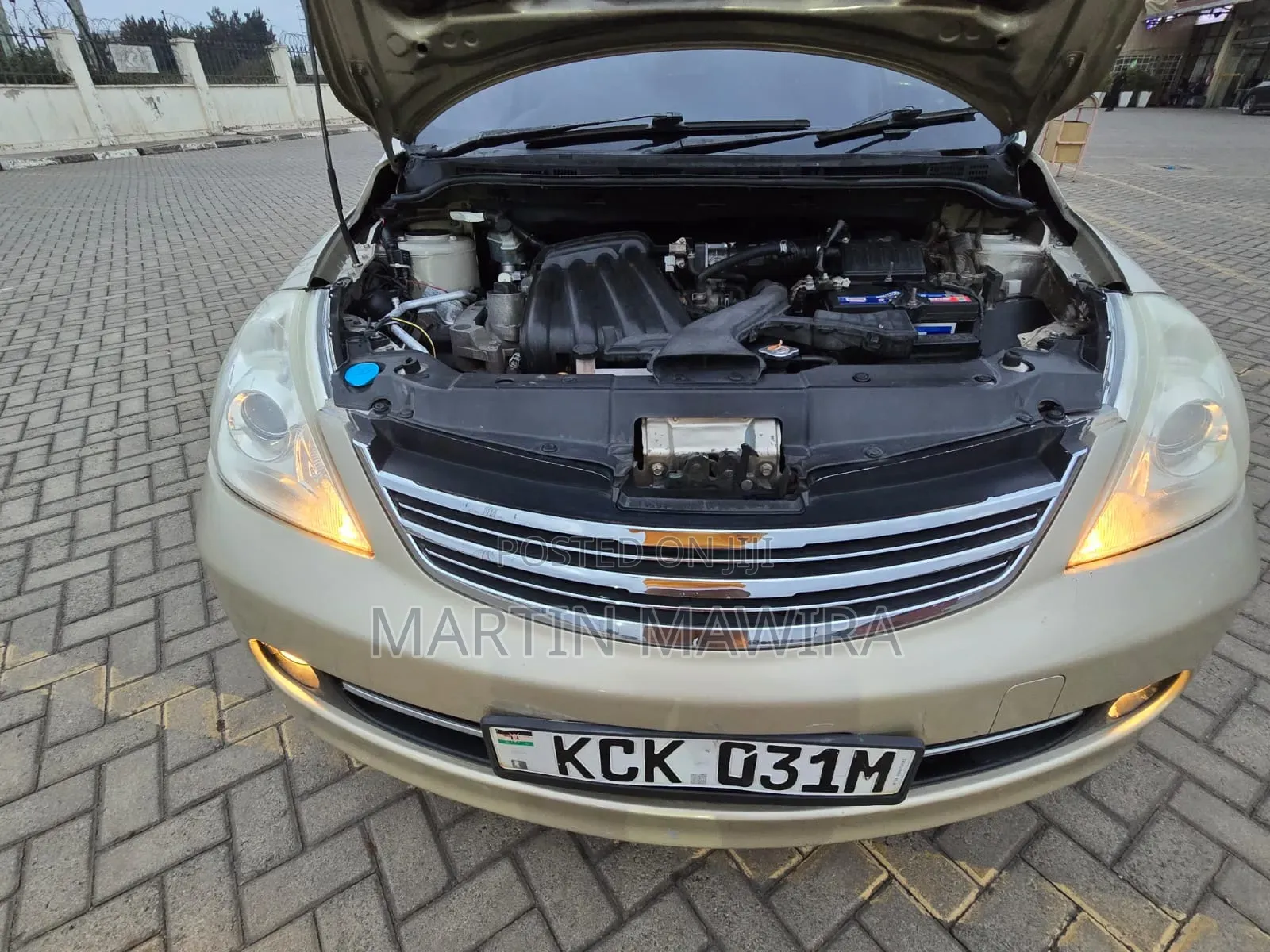 Nissan Tiida 2010 Gold