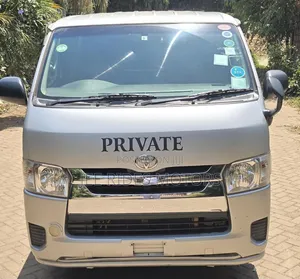 Toyota HiAce 2015 Silver